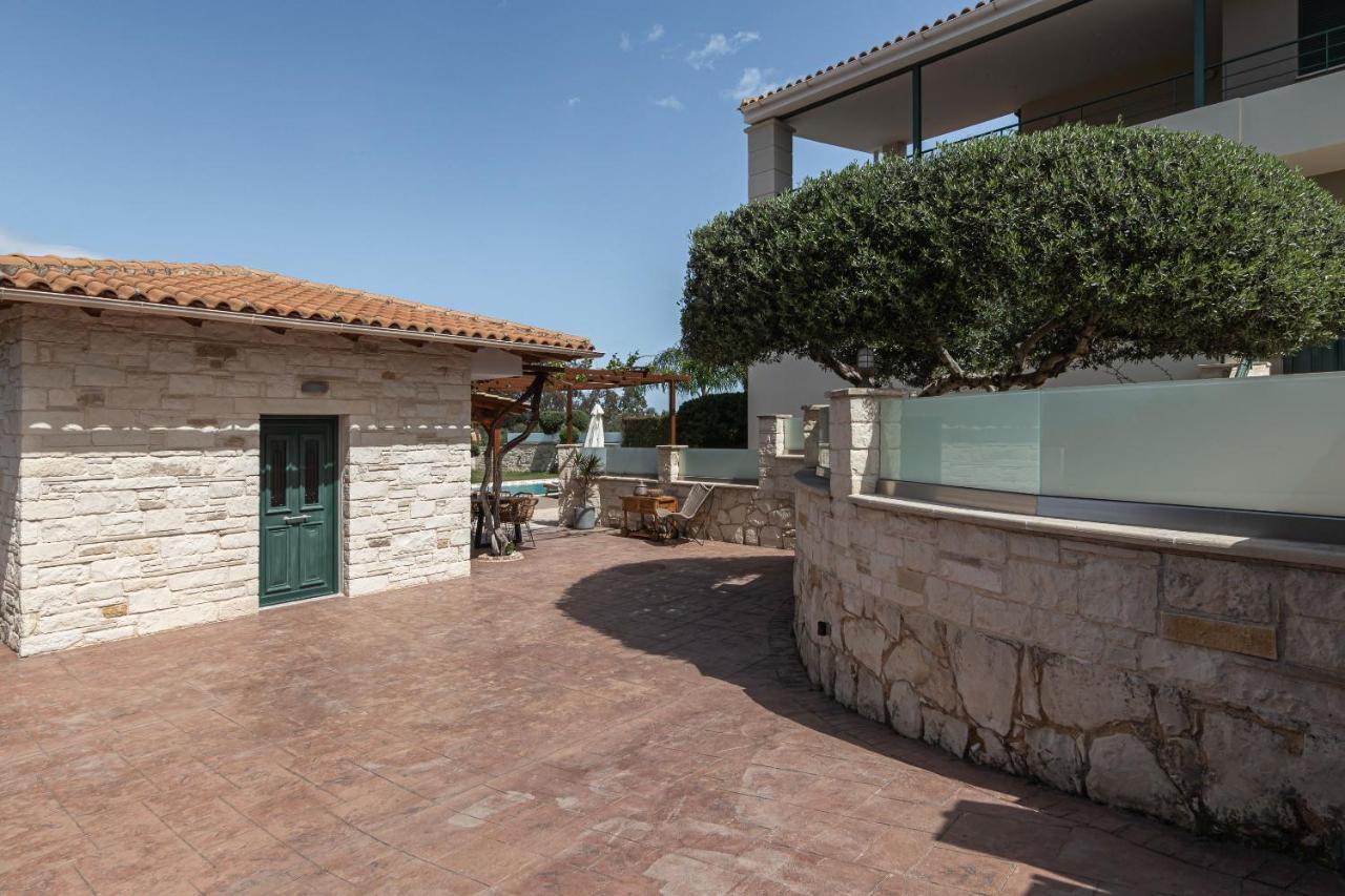 Antonia Blue Villa Mourniaí